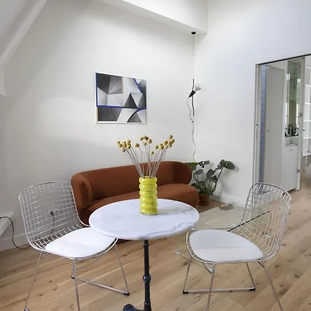 Stylish And Modern Canal Saint-martin Apartmán