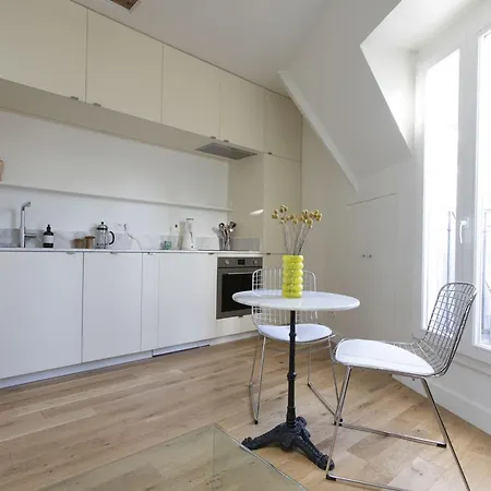 Stylish And Modern Canal Saint-martin Apartmán